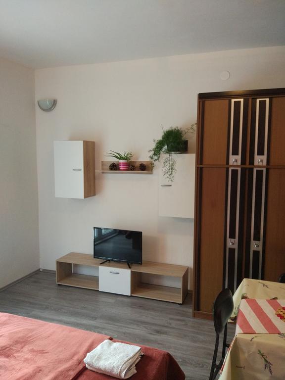 Apartment Tome Biograd Na Moru Buitenkant foto